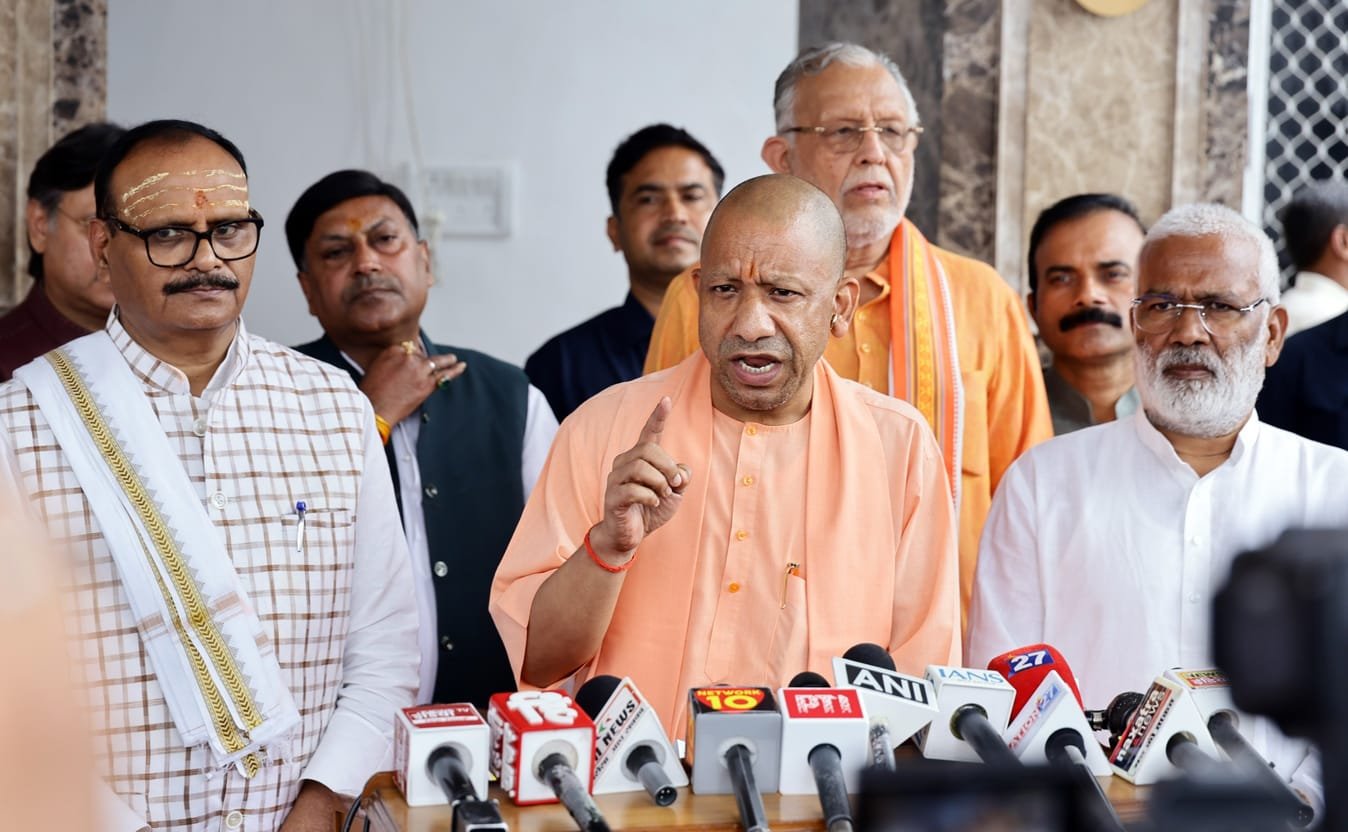 विधानसभा सत्र में हंगामे पर भड़के सीएम योगी, बोले- विपक्ष का आचरण लोकतंत्र विरोधी